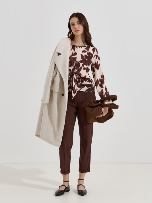 Blusa estampada com nó Blusa estampada com nó