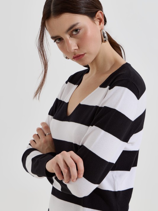 Camisola de malha às riscas Camisola de malha às riscas