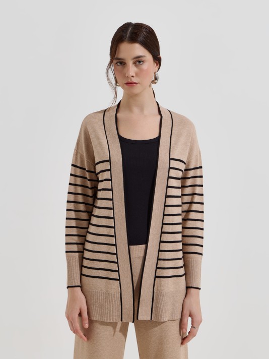 Casaco de malha �s riscas