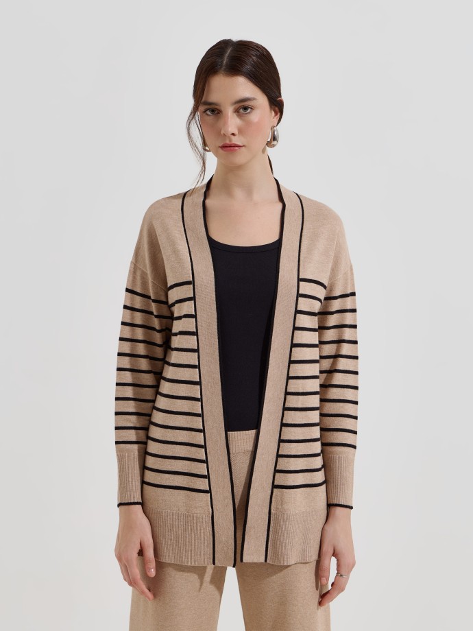 Casaco de malha �s riscas