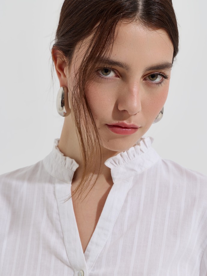 Blusa com decote franzido