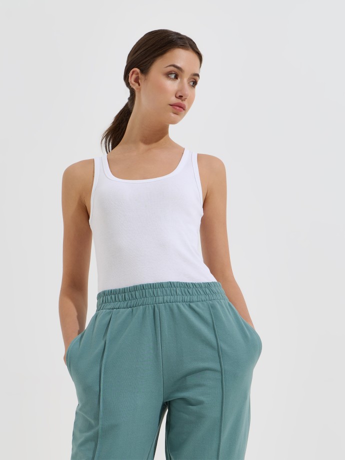 Cal�as em felpa com nervura