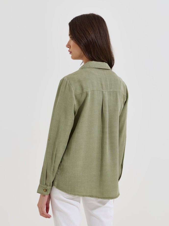 Camisa com bolsos e mangas ajust�veis