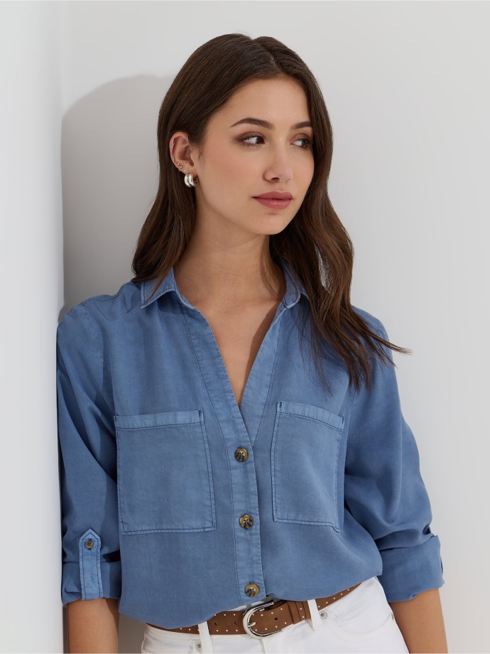 Camisa com bolsos e mangas ajust�veis