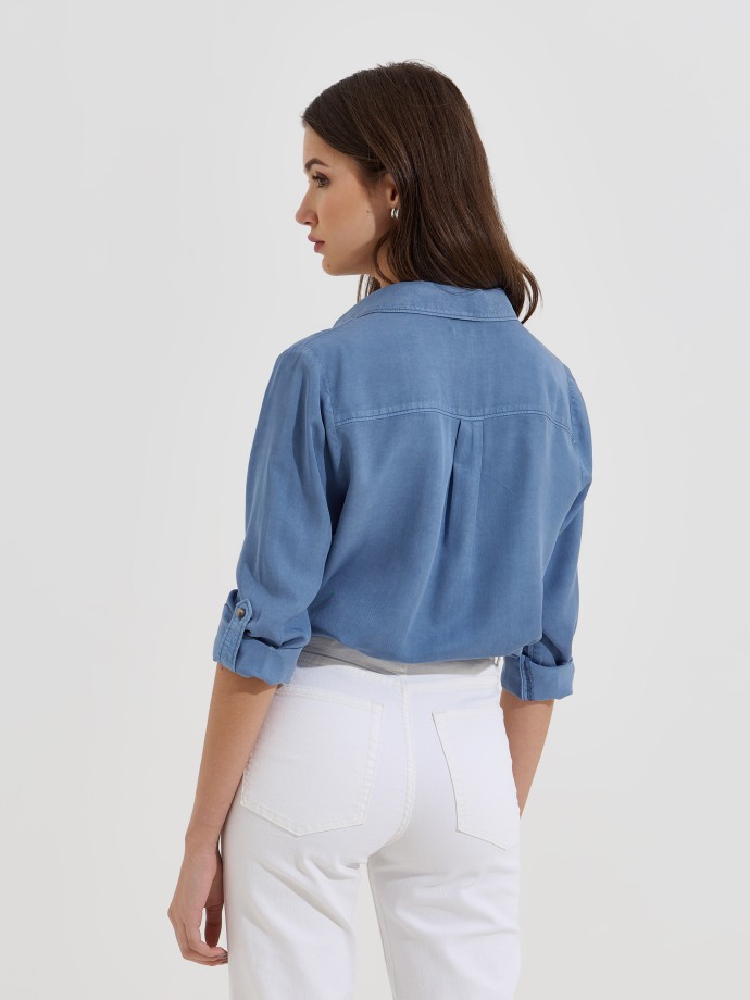 Camisa com bolsos e mangas ajust�veis