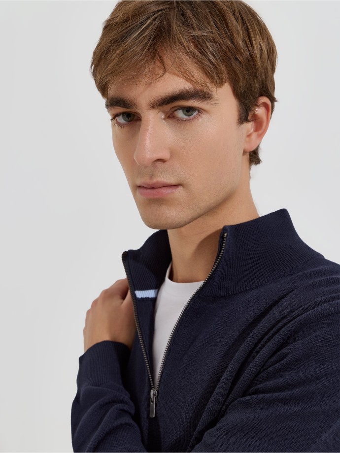 Camisola com gola de fecho