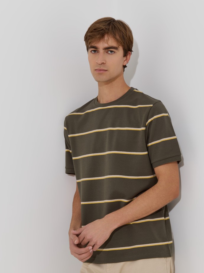 T-shirt �s riscas em algod�o