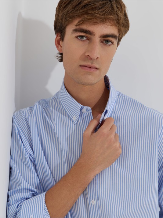 Camisa clássica às riscas Camisa clássica às riscas