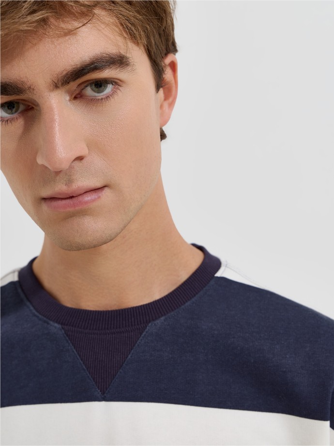 Camisola de felpa com riscas largas