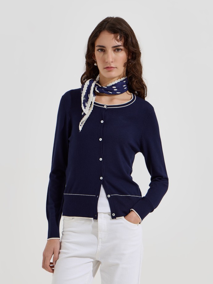 Casaco de malha com detalhes em contraste