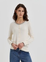 Casaco de malha com detalhes em contraste