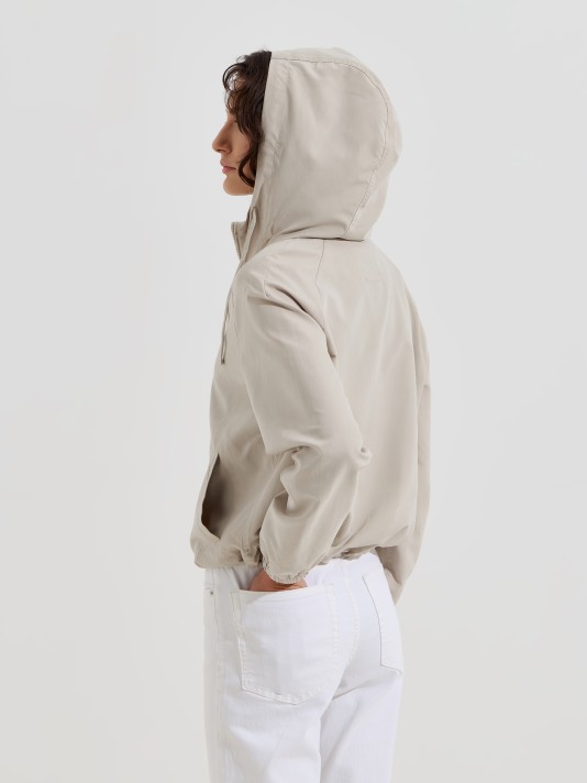 Parka com carapuço curta Parka com carapuço curta