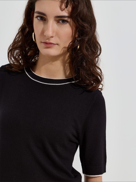 Camisola de malha com detalhes em contraste Camisola de malha com detalhes em contraste