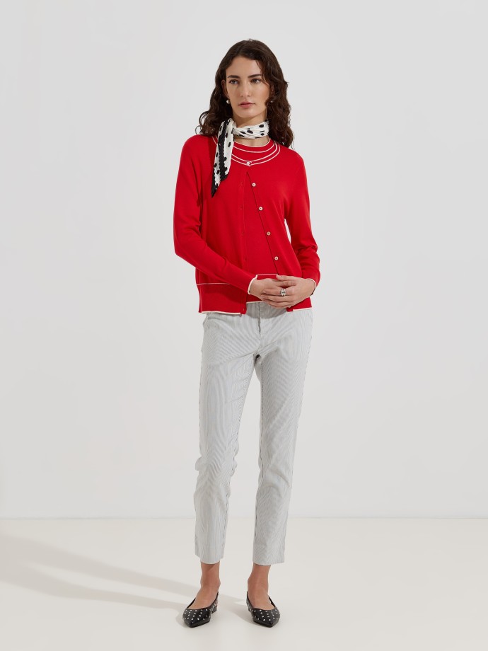 Casaco de malha com detalhes em contraste