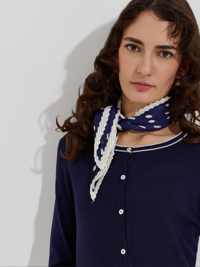 Casaco de malha com detalhes em contraste