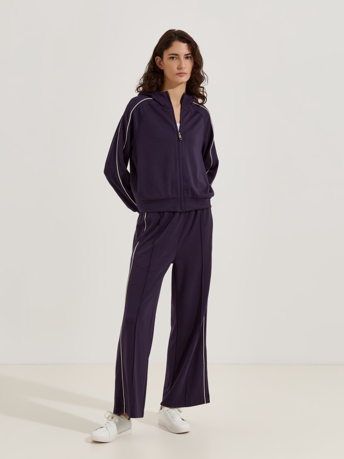 Casaco com riscas laterais