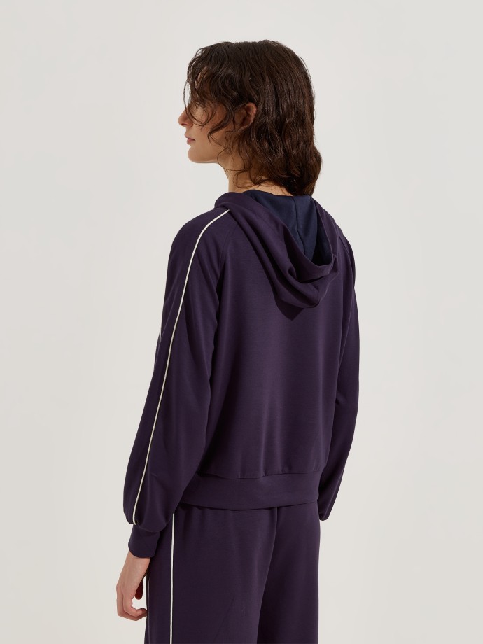 Casaco com riscas laterais