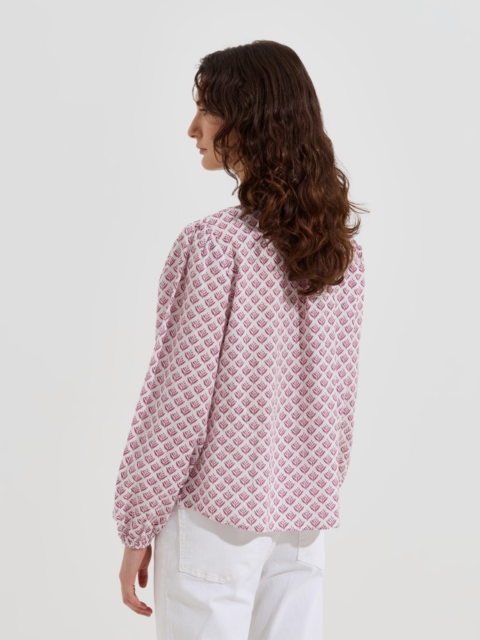 Blusa estampada com decote em V