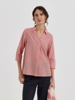 Blusa �s riscas com colarinho