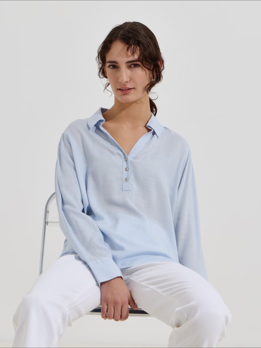 Blusa com decote em V e botões Blusa com decote em V e botões