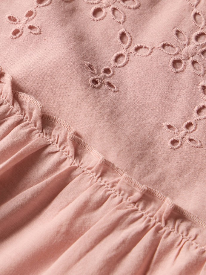 Vestido em bordado ingl�s com folhos
