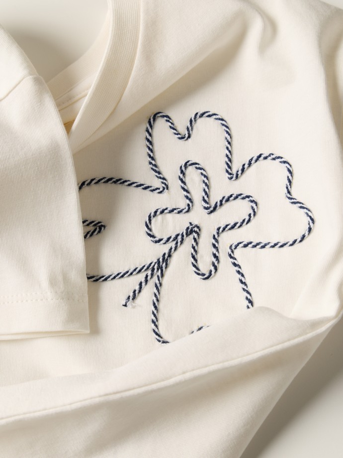 T-shirt cropped com flores