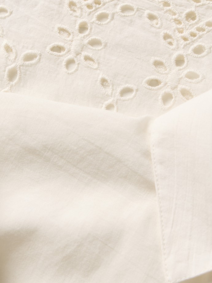 Camisa com bordado ingl�s
