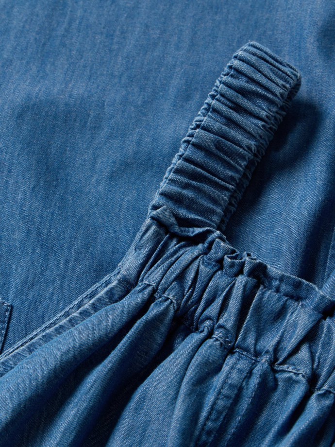 Macac�o denim com al�as el�sticas