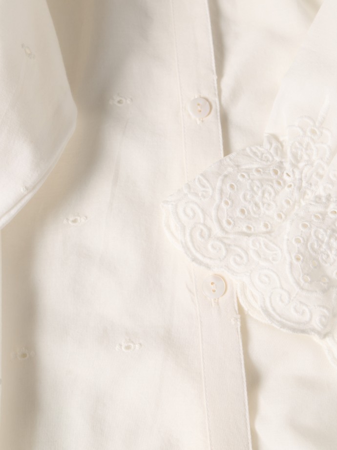 Camisa com bordado ingl�s