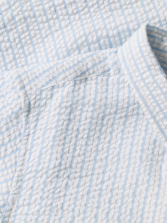 Camisa às riscas com manga curta Camisa às riscas com manga curta