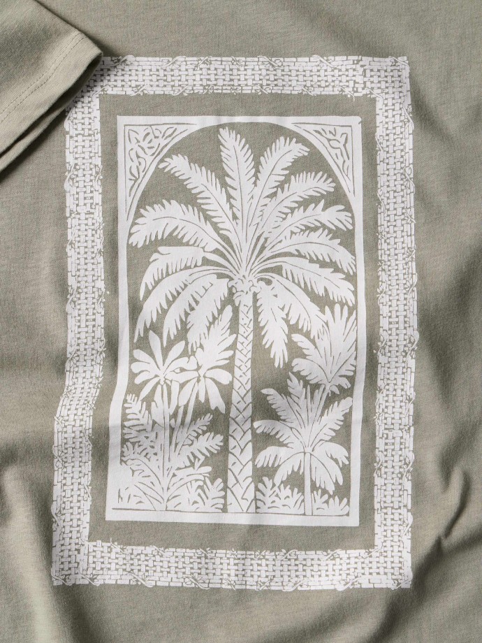 T-shirt com estampado frontal