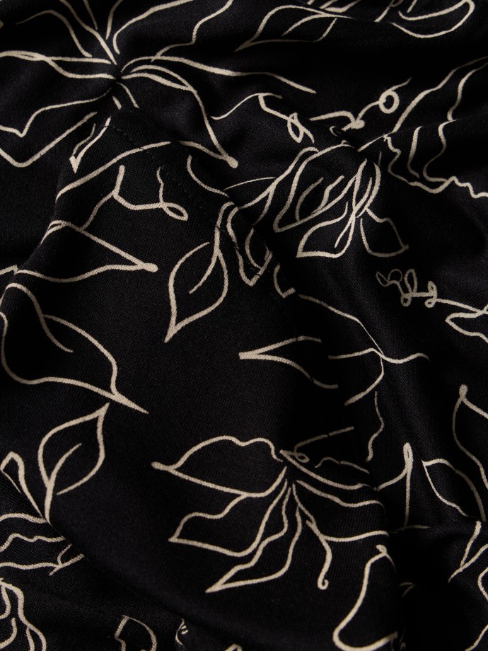 Blusa estampada com decote em V