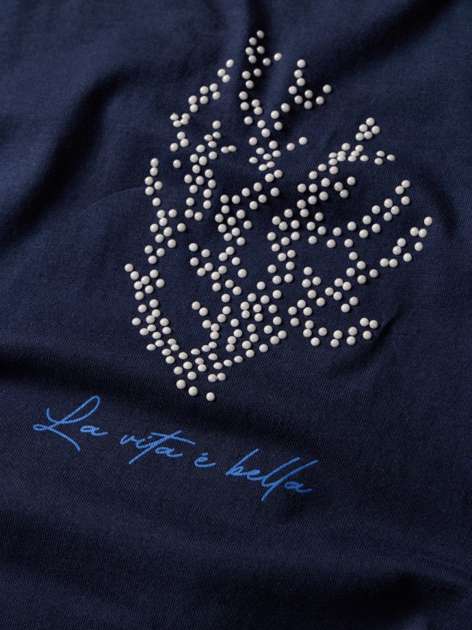T-shirt com aplica��o