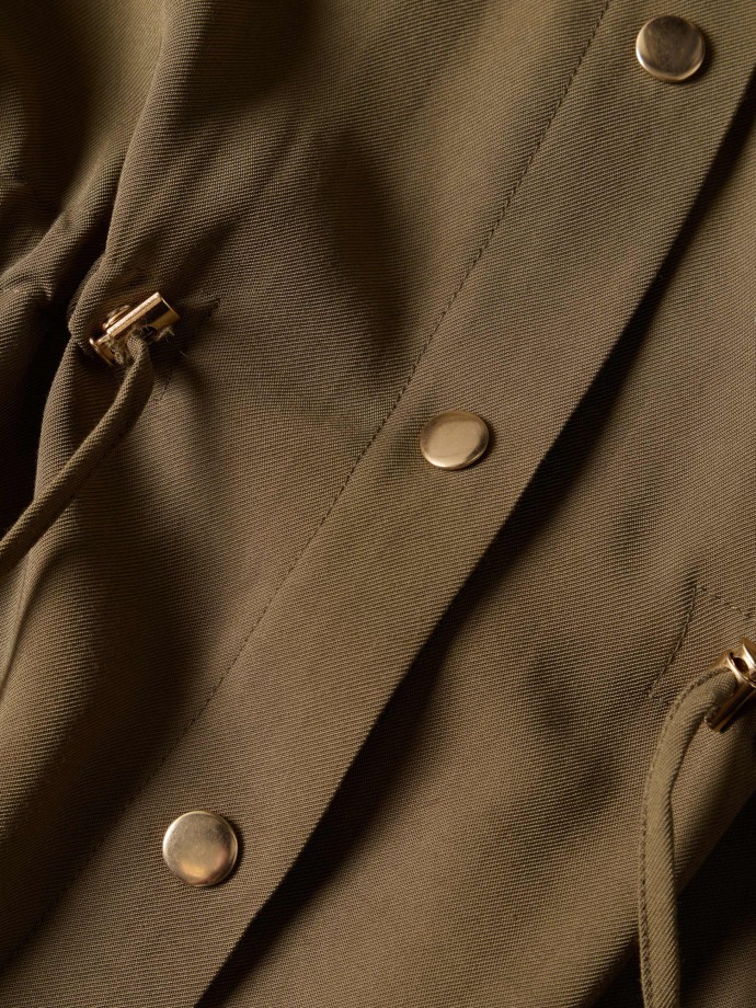 Sobrecamisa com cord�o ajust�vel