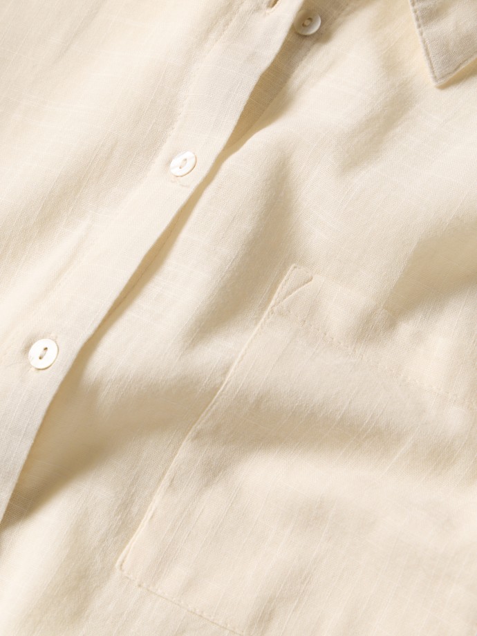 Camisa com bolso no peito