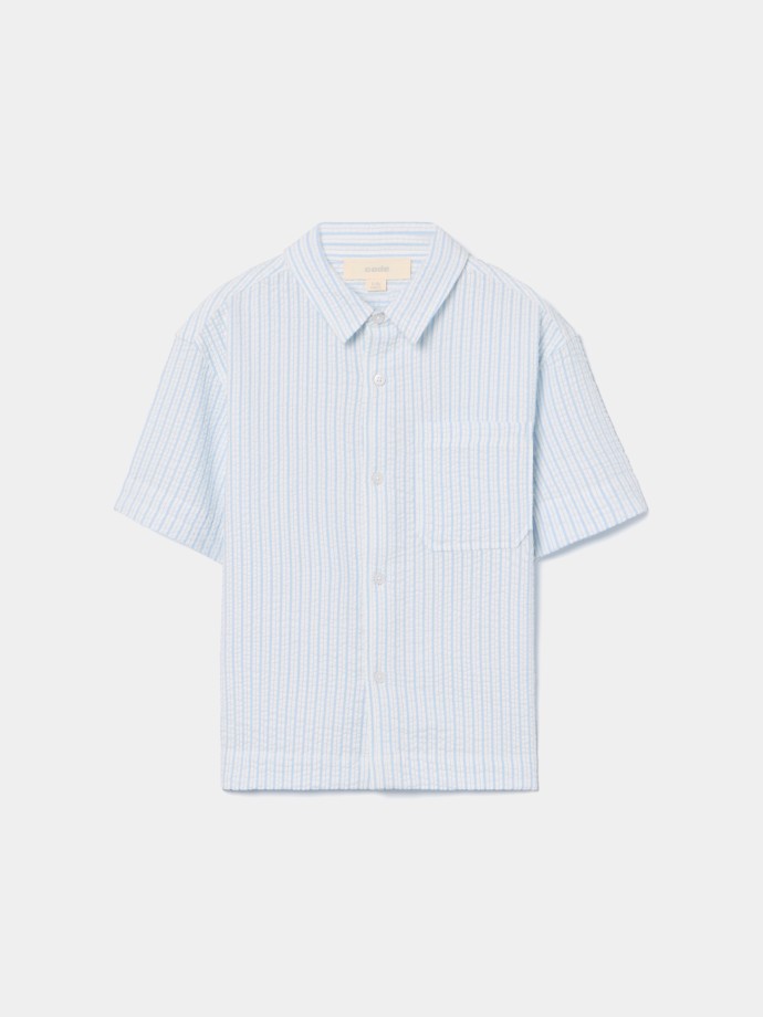 Camisa �s riscas de manga curta