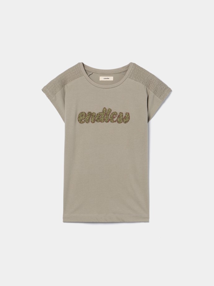 T-shirt com aplicações T-shirt com aplicações