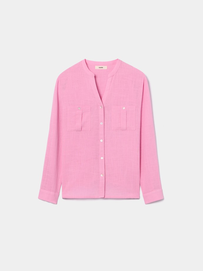 Camisa com bolsos no peito