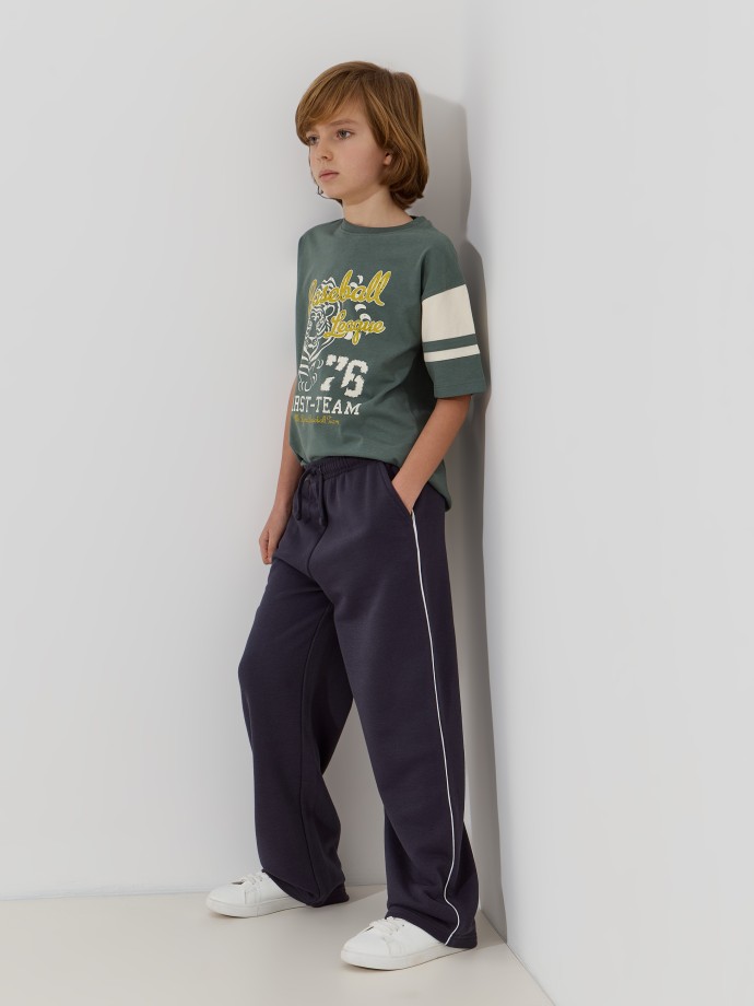 Cal�as de felpa com risca lateral