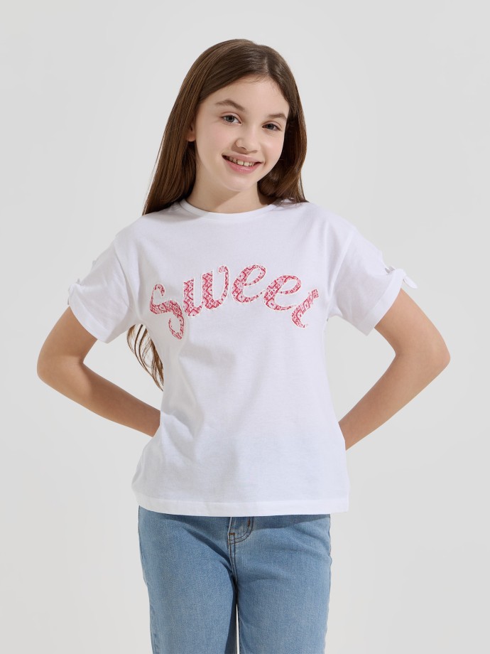 T-shirt estampada com n� nas mangas 