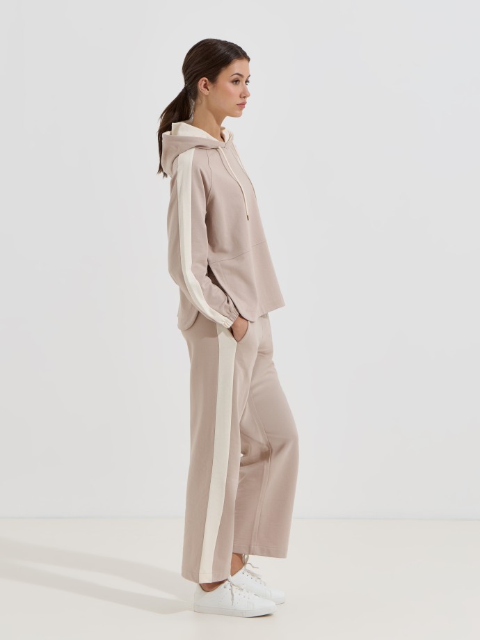 Camisola com carapu�o e risca lateral