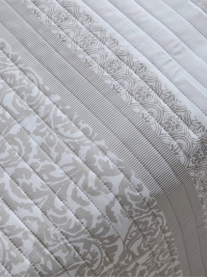 Colcha king size de dupla face com padr�o e riscas