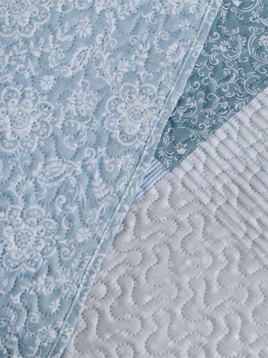 Colcha de casal de dupla face floral e patchwork Colcha de casal de dupla face floral e patchwork