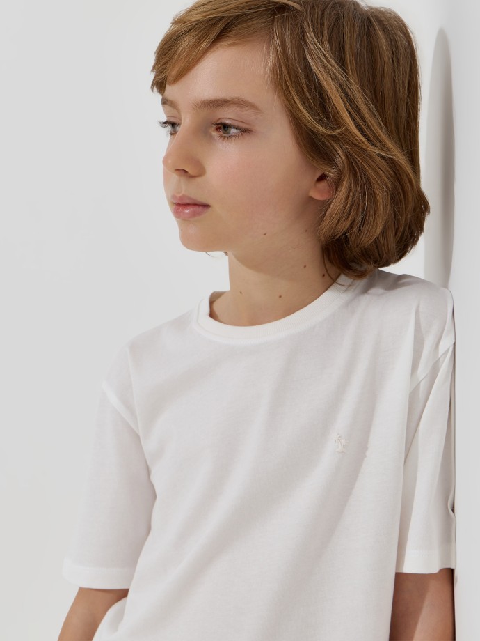 T-shirt com pormenor estampado