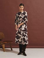 Vestido estampado com aplique