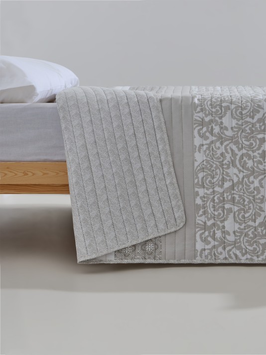 Colcha king size de dupla face com padr�o e riscas