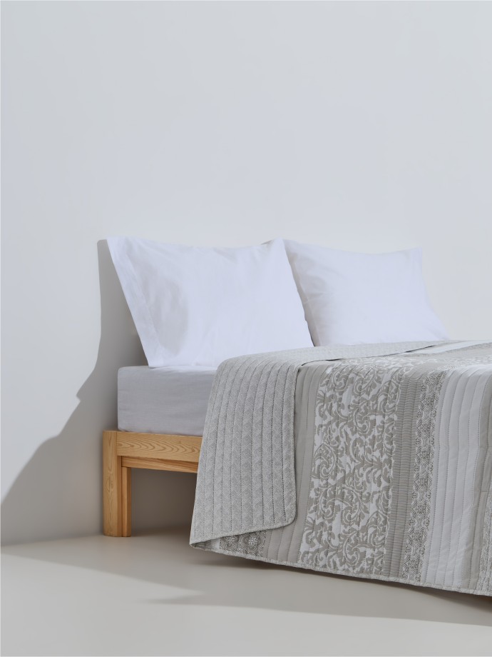 Colcha king size de dupla face com padr�o e riscas