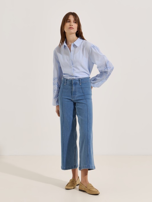 Camisa com mangas bordadas Camisa com mangas bordadas