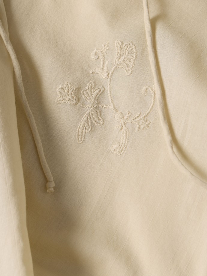 Blusa com bordados