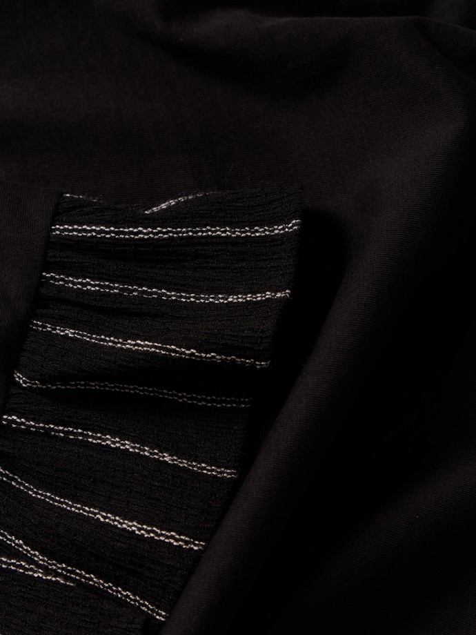 T-shirt com folhos nas mangas